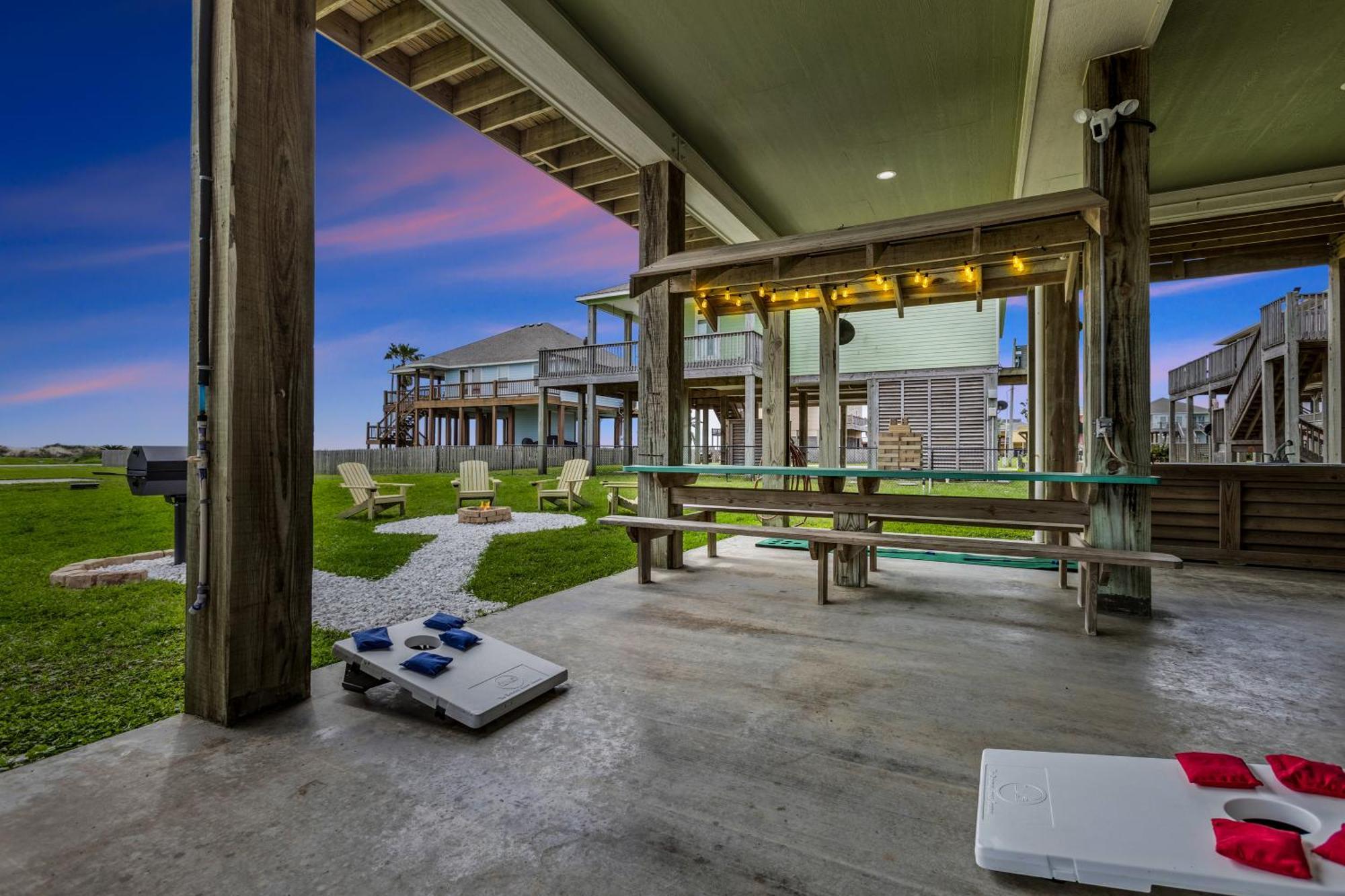 Seas The Day! 4Br Retreat, Hot Tub, Game Room, Firepit & Gulf Views Port Bolivar Exterior photo